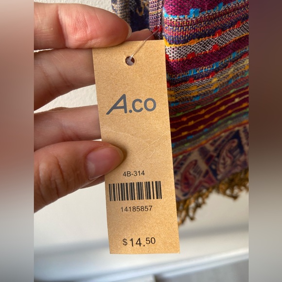 🦋 2/$20 Colorful patterned scarf NWT - Picture 4 of 5